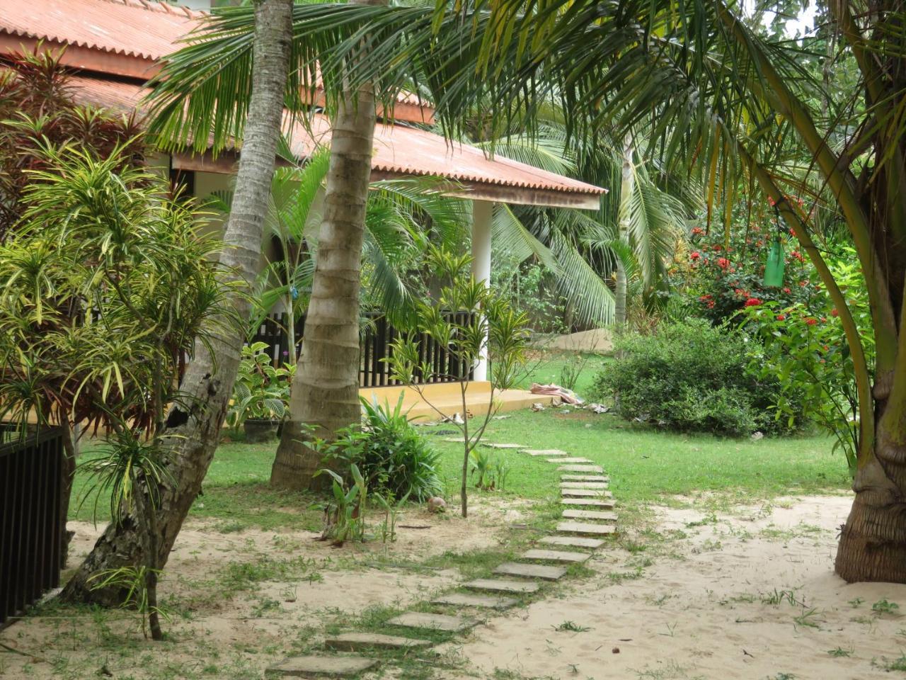 Beach Lagoon Guesthouse Tangalle Exterior photo