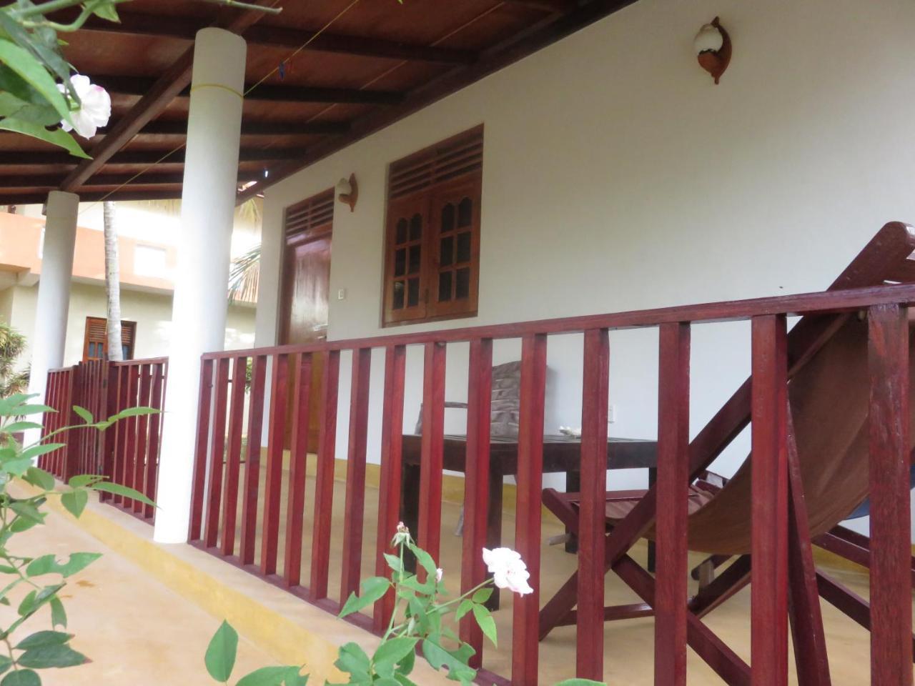 Beach Lagoon Guesthouse Tangalle Exterior photo